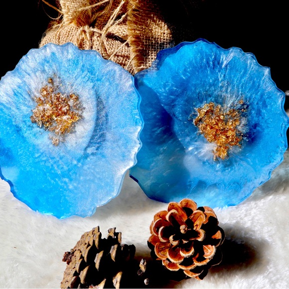 Sapphire blue resin coasters - set of two in agate shape - Picture 1 of 11